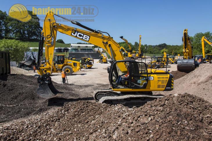 JCB_Celebration_2013_Bauforum24_55.jpg