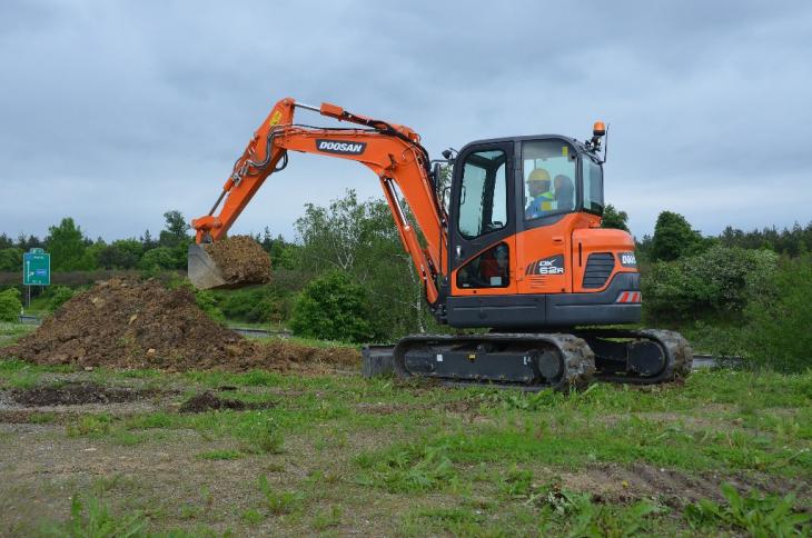 Doosan_Excavator_DX62R_Bucket_Landscaping_DSC_0290_130604.JPG