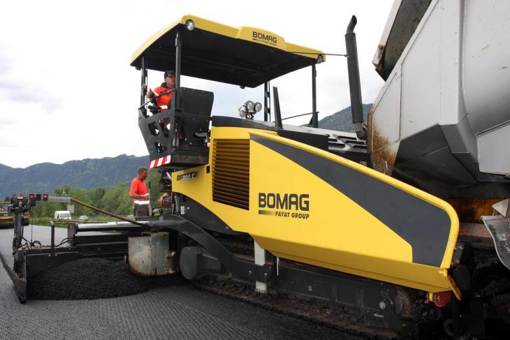 Bomag_Fertiger_BF_800_C_3.jpg