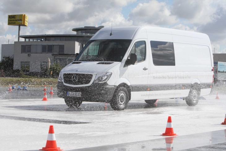 Mercedes_Benz_Transporter_Training_on_Tour_1.jpg