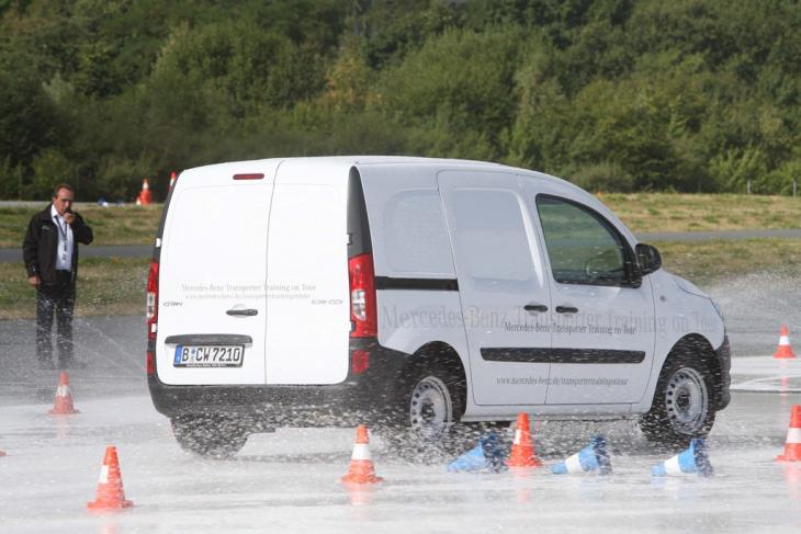 Mercedes_Benz_Transporter_Training_on_Tour_2.jpg