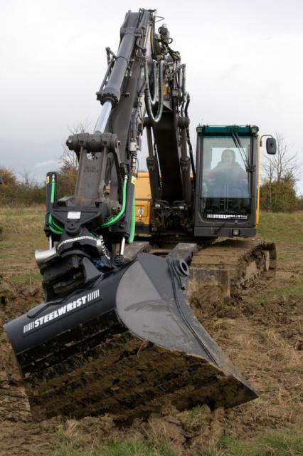 Volvo_Bagger_Tiltrotator.jpg