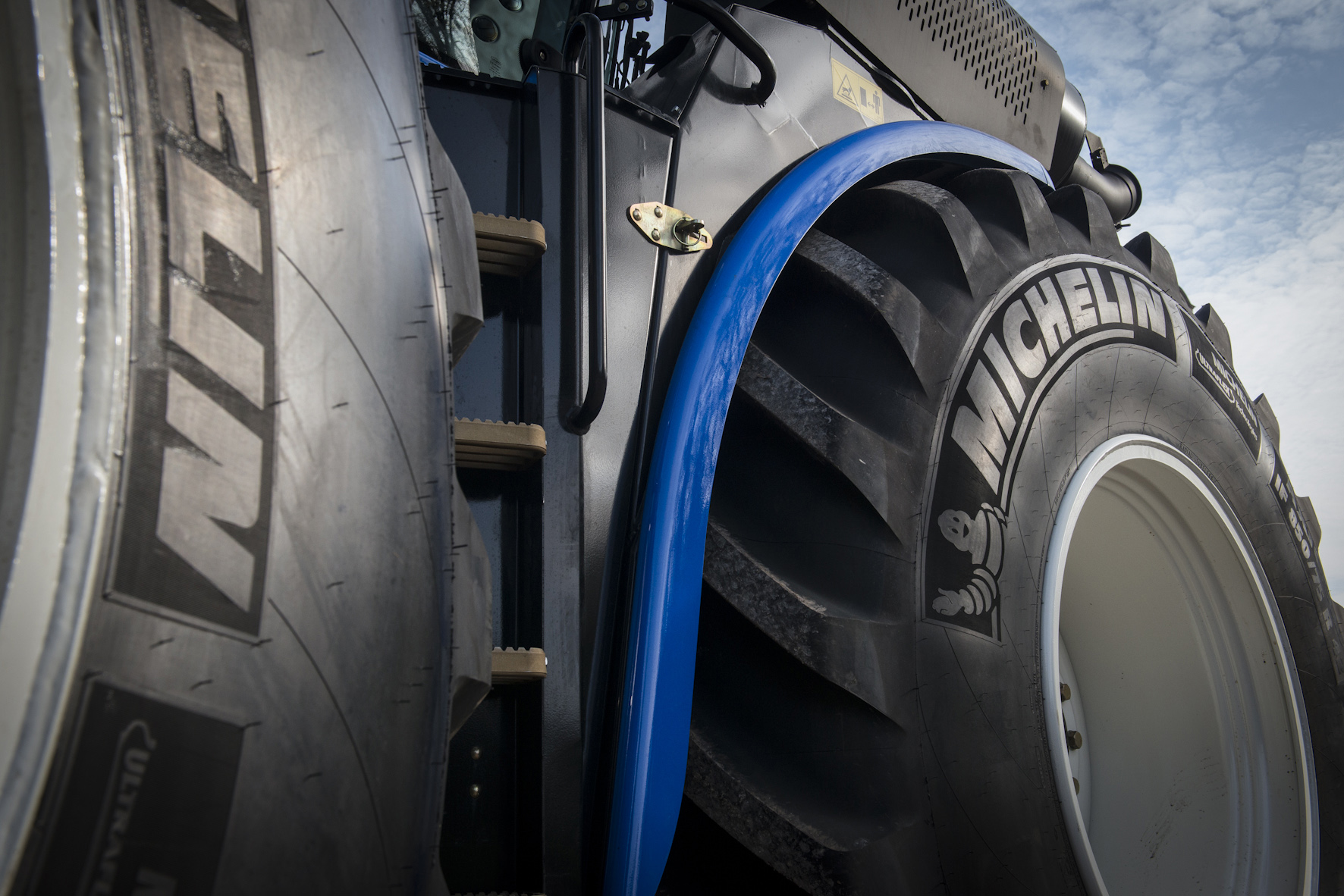 Ремонтные шины купить. Michelin Truck Tires. Michelin 900/65/46. КГШ Мишлен. Шины 88356 Michelin.