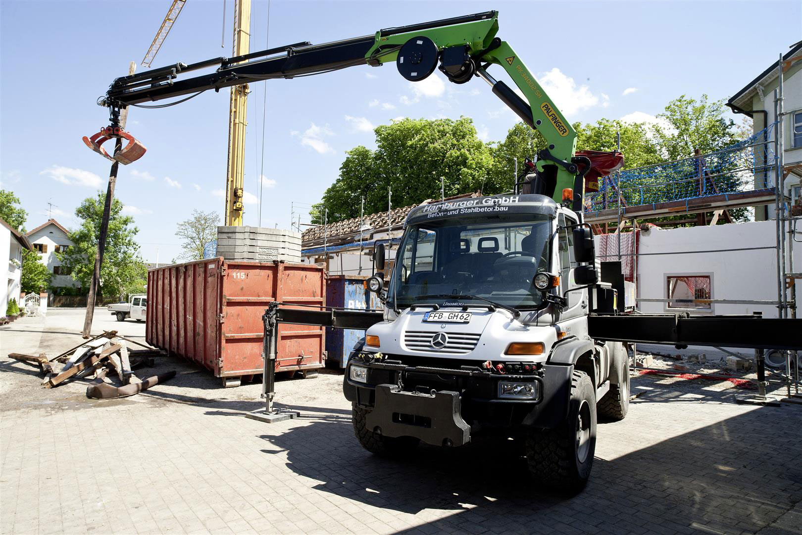 Mercedes-Benz Unimog U 500 mit Palfinger Kran im Einsatz ...