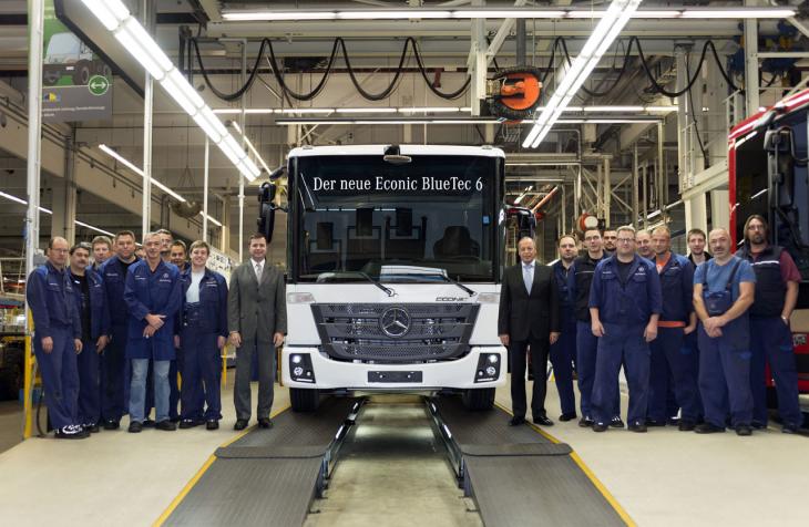 Mercedes_Benz_Econic_EuroVI.jpg