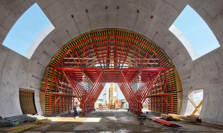 Peri_Eisenbahntunnel_Blessberg_Coburg_01.jpg