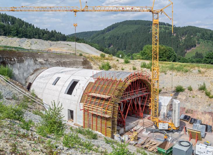 Peri_Eisenbahntunnel_Blessberg_Coburg_02.jpg