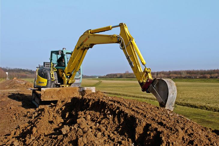 HKL_BAUMASCHINEN_Deichsanierung_Knauthain.jpg