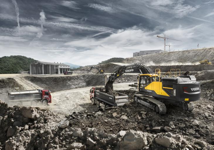 Volvo_EC380E_Raupenbagger.jpg