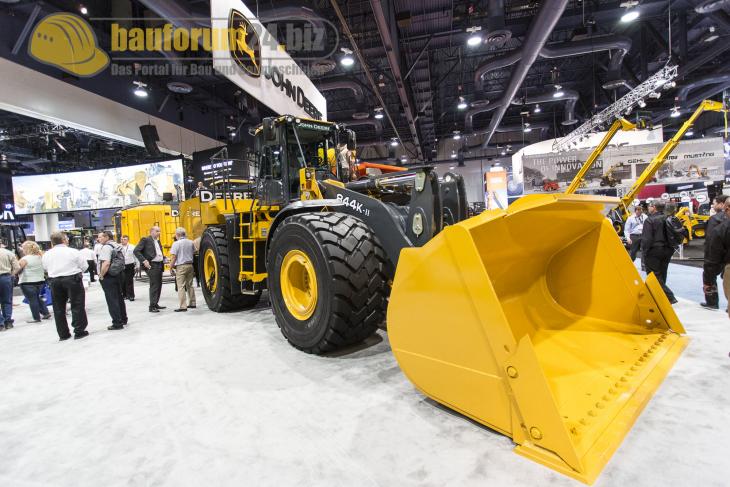 conexpo2014_john_deere_5.jpg