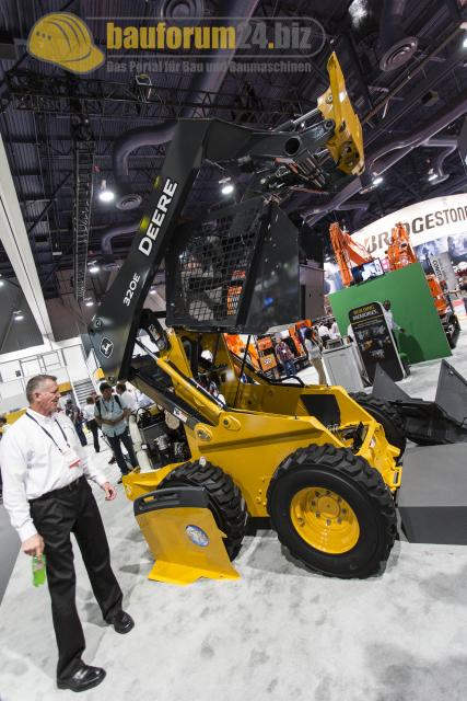 conexpo2014_john_deere_16.jpg