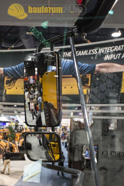 conexpo2014_john_deere_26.jpg