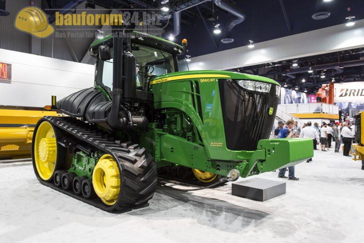 conexpo2014_john_deere_35.jpg