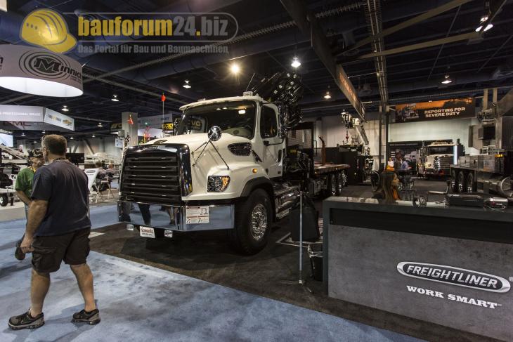 conexpo2014_freightliner_truck_4.jpg