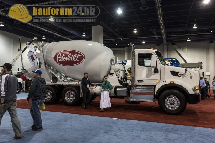 conexpo2014_peterbilt_6.jpg