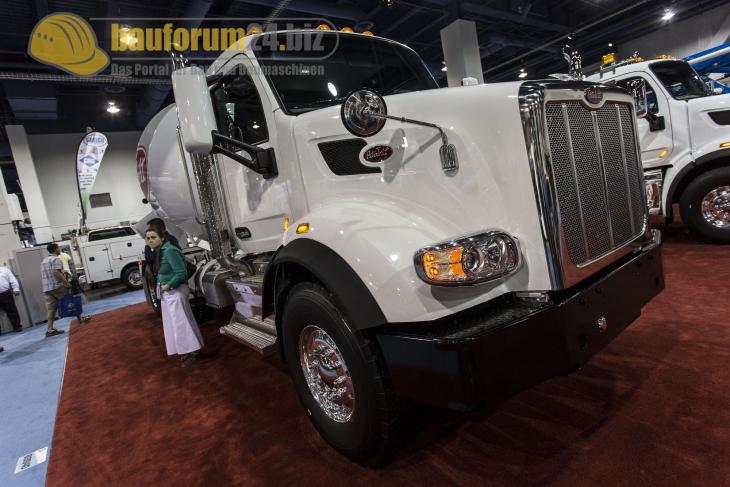 conexpo2014_peterbilt_7.jpg