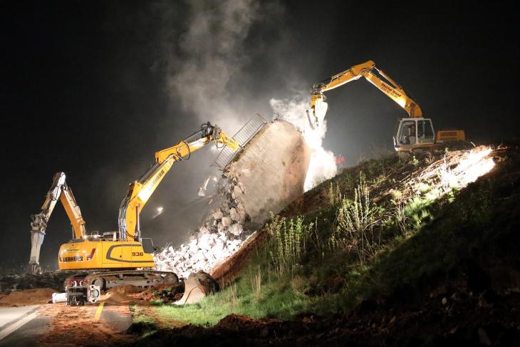 Liebherr_Nachteinsatz_A3_Brueckenabriss_03.JPG