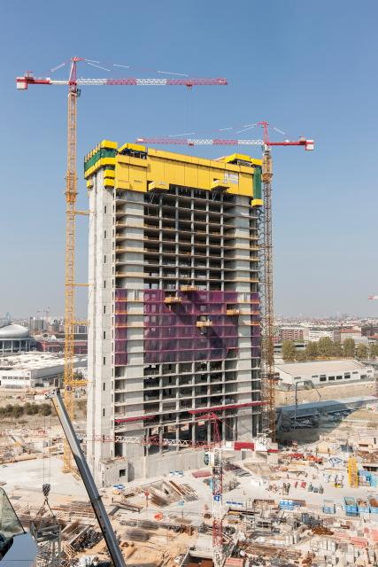 Doka_2014_Torre_Isozaki_02.jpg