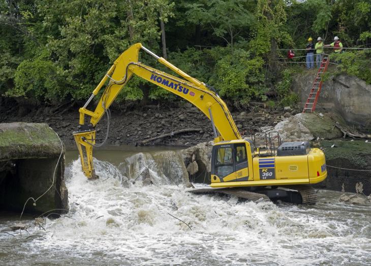 Komatsu_PC360LC_Atlas_Copco_HB_3100.jpg