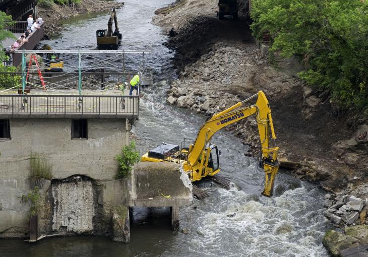 Komatsu_PC360LC_0.jpg