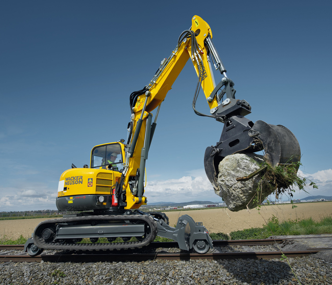 Экскаватор с пробегом. Volvo ec750. Е400с экскаватор. Экскаватор Wacker Neuson ew100. Neuson TS-5220.