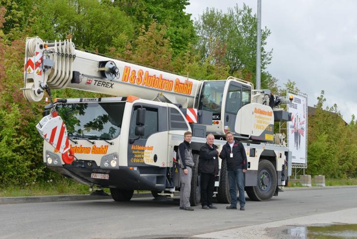 Jens_Hartung__crane_operator__Torsten_Hanke__Terex_Cranes_Sales_Representative__Herbert_Schug__H_S_field_crew_member__Kopie_.JPG