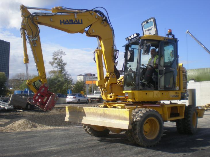 Komatsu_PW118MR_8_1.jpg