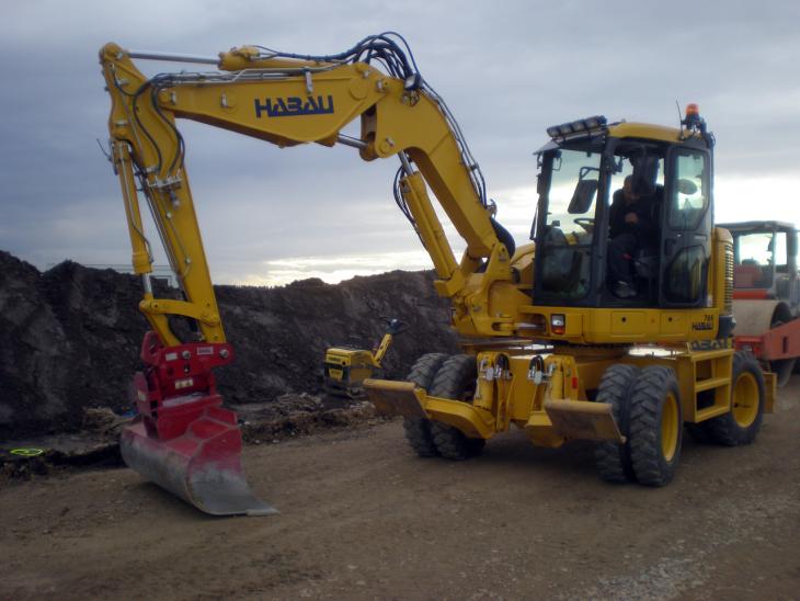 Komatsu_PW118MR_8_4.jpg