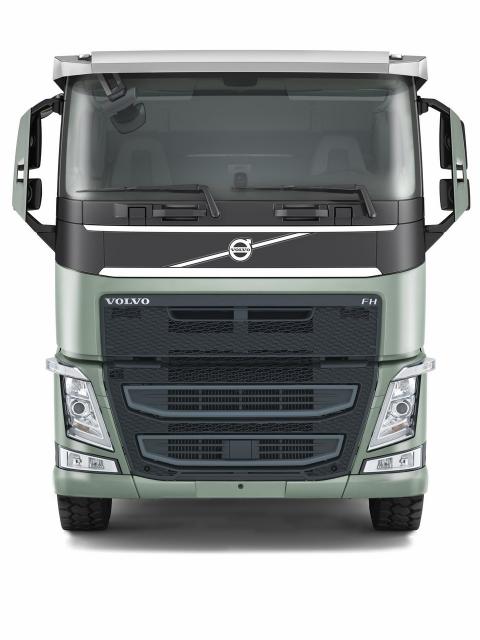 Volvo_FH_low_sleeper_cab_Bauforum24.jpg