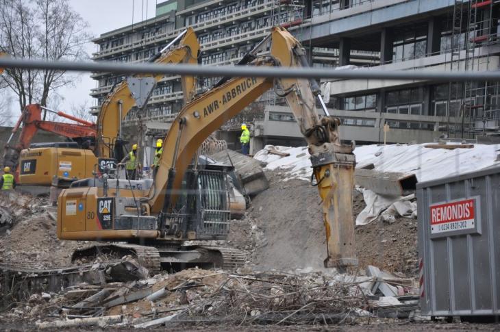 CAT329E_Mei_el.jpg