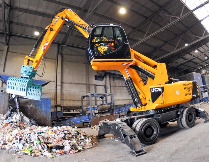 JCB_JS200W_Wastemaster_Glitzner_Recycling_Kabine.jpg