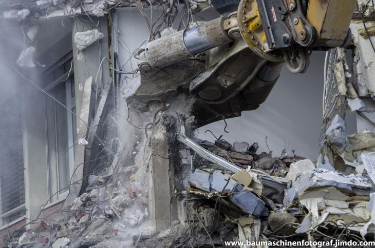 Abbruch_Verwaltungstrakt_Paracelsiusklinik_2.4.15__15_von_25_.jpg