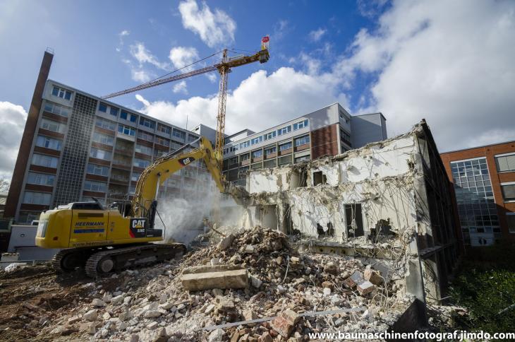 Abbruch_Verwaltungstrakt_Paracelsiusklinik_2.4.15__24_von_25_.jpg