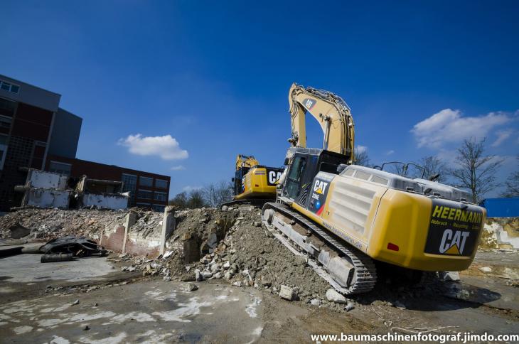 Abbruch_Verwaltungstrakt_Pracelsiusklinik_09.04.2015__2_von_12_.jpg