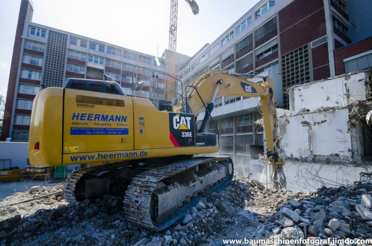 Abbruch_Verwaltungstrakt_Pracelsiusklinik_09.04.2015__7_von_12_.jpg