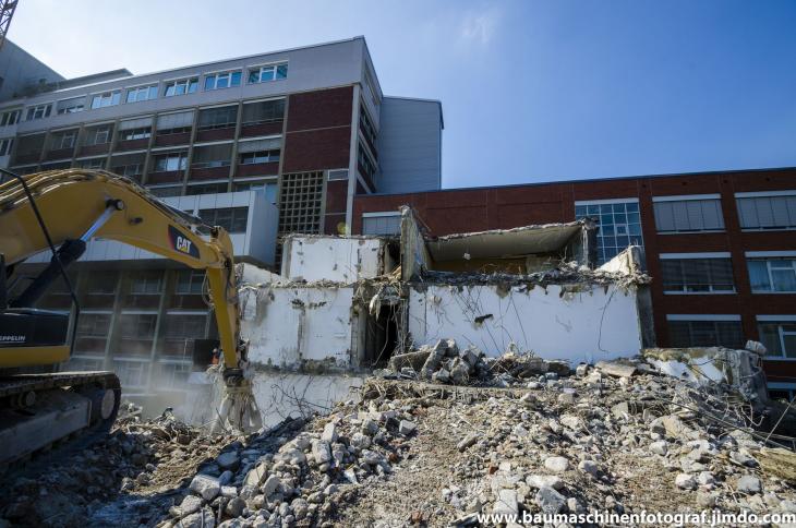 Abbruch_Verwaltungstrakt_Pracelsiusklinik_09.04.2015__8_von_12_.jpg