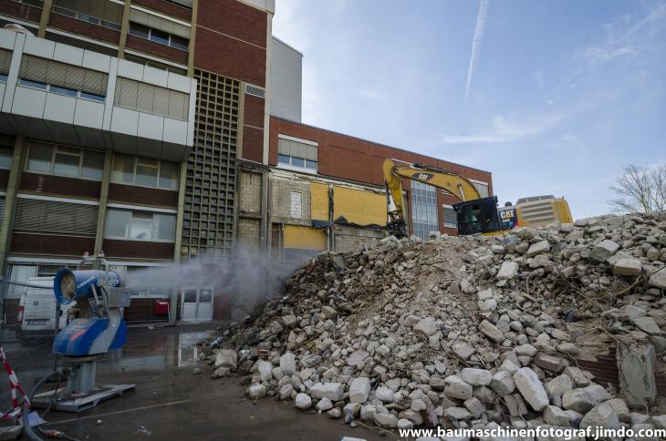 Abbruch_Verwaltungstrakt_Pracelsiusklinik_14.04.2015__2_von_8_.jpg