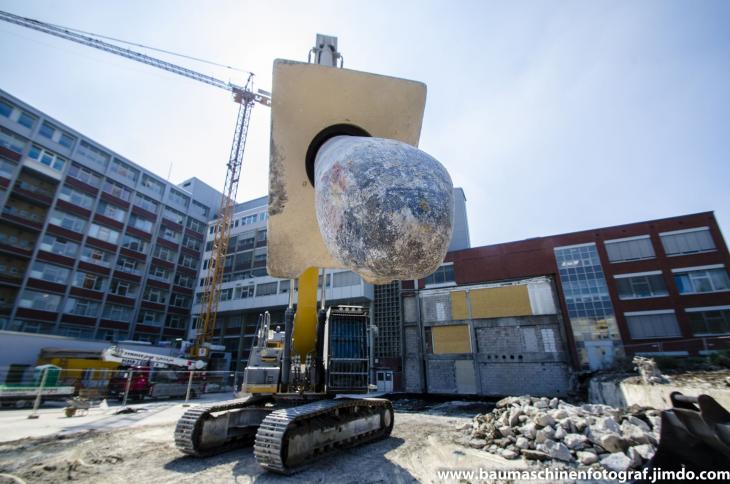 Abbruch_Verwaltungstrakt_Pracelsius_Klinik_23.04.15__4_von_23_.jpg