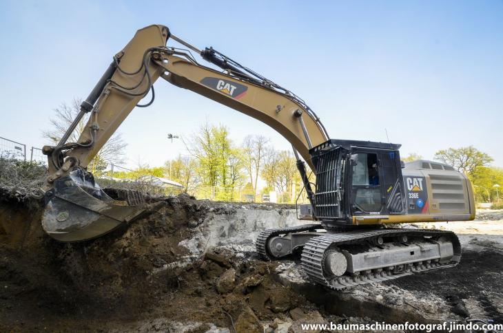 Abbruch_Verwaltungstrakt_Pracelsius_Klinik_23.04.15__19_von_23_.jpg