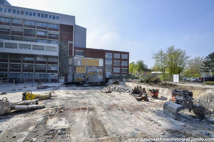 Abbruch_Verwaltungstrakt_Pracelsius_Klinik_23.04.15__23_von_23_.jpg