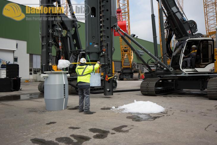 Bauforum24_Fotostrecke_Liebherr_Nenzing_Technikertag_2015_112.jpg