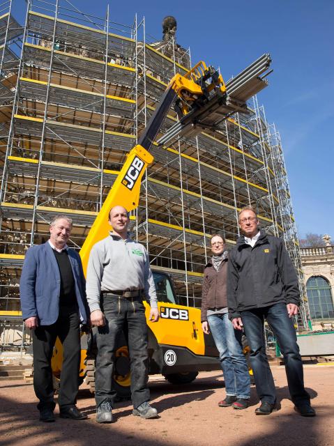 JCB_525_60_Teleskoplader_Wallpavillon_Zwinger_Dresden_4.jpg