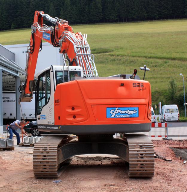 2_Liebherr_R_926_Compact.jpg