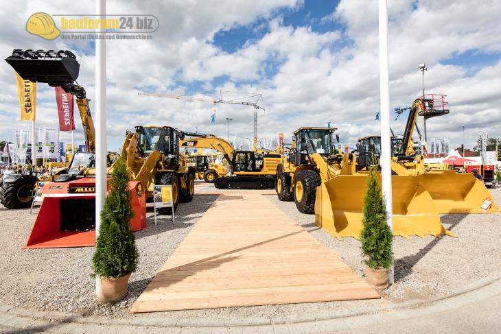 Zeppelin_Caterpillar_Nordbau_2015_in_Neumuenster___13_.jpg