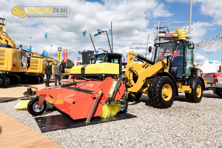 Zeppelin_Caterpillar_Nordbau_2015_in_Neumuenster___5_.jpg