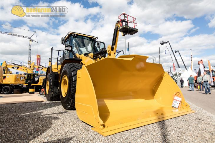 Zeppelin_Caterpillar_Nordbau_2015_in_Neumuenster___11_.jpg