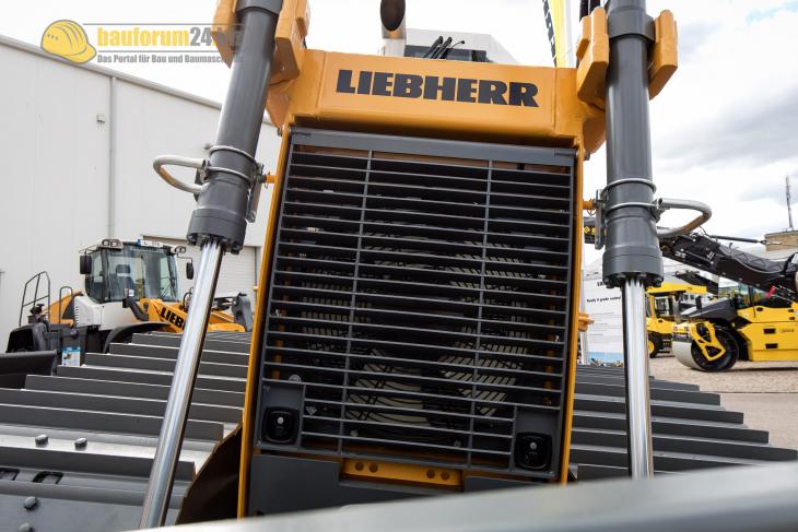 Liebherr_Nordbau_2015_in_Neumuenster__7_.jpg