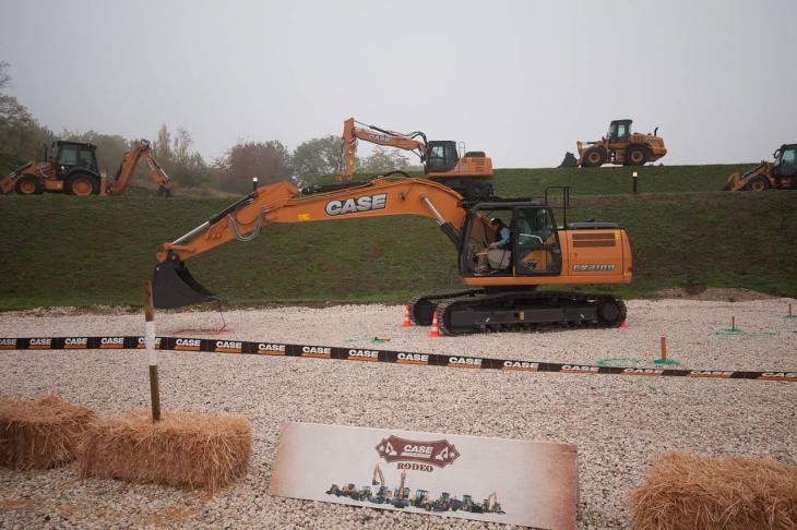 05_Case_Rodeo_Cherokee_Crawler_Case_CX210D.jpg
