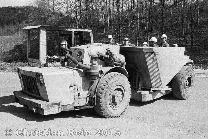 h_sw_056_36_film3_bergwerk_fahrzeug_22.4.74_37.jpg