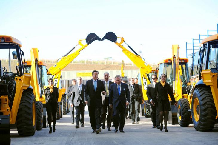 2012___an_archway_of_JCB_backhoes_welcome_Prime_Minister_David_Cameron_and_Lord_Bamford_to_the_opening_of_JCB_s_Brazil_factory__02.jpg